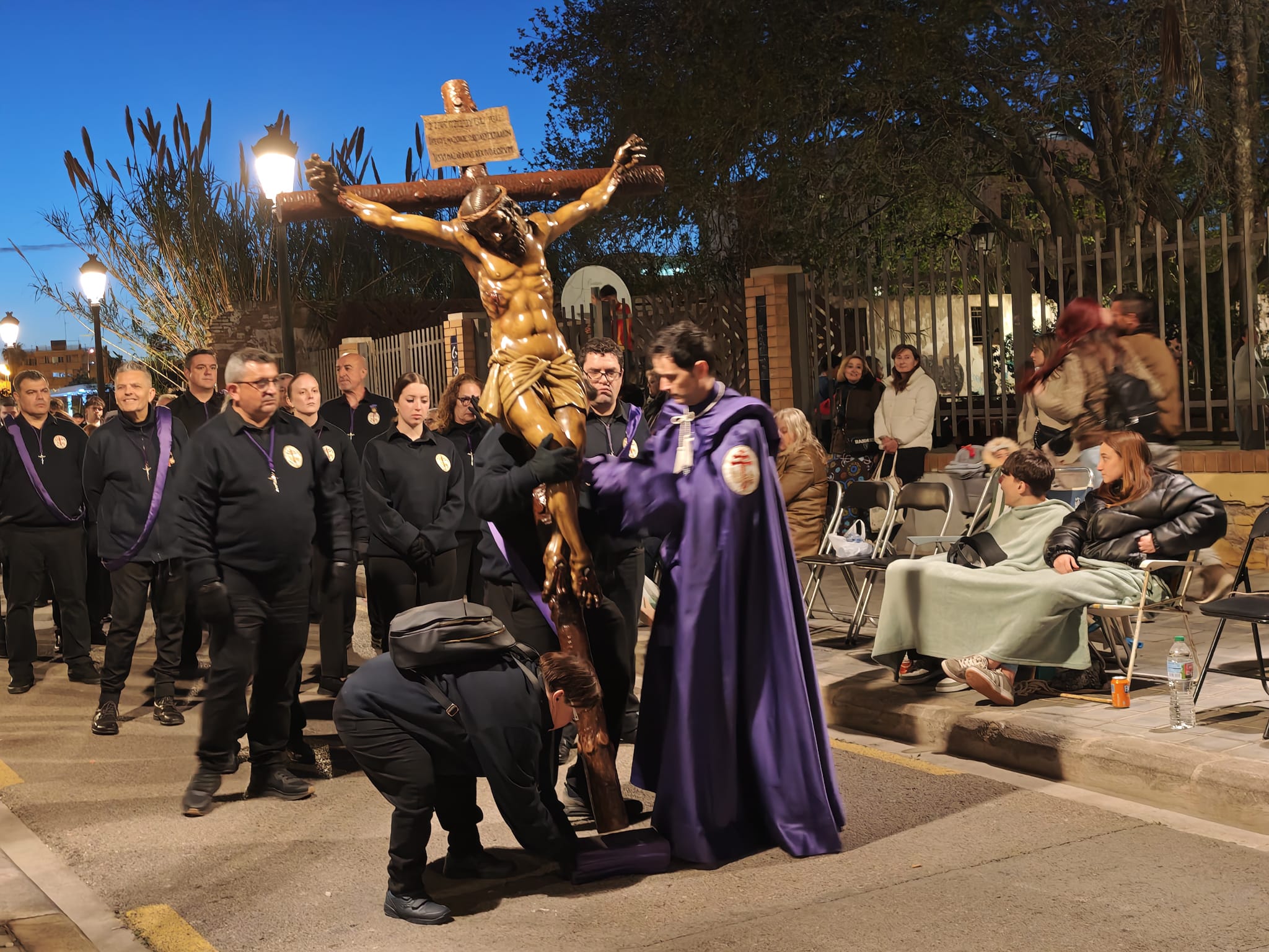 El Marítim se rinde al fervor: El Santo Entierro desborda pasión en la Semana Santa Marinera 12 WhatsApp Image 2026 04 03 at 21.15.09 copia