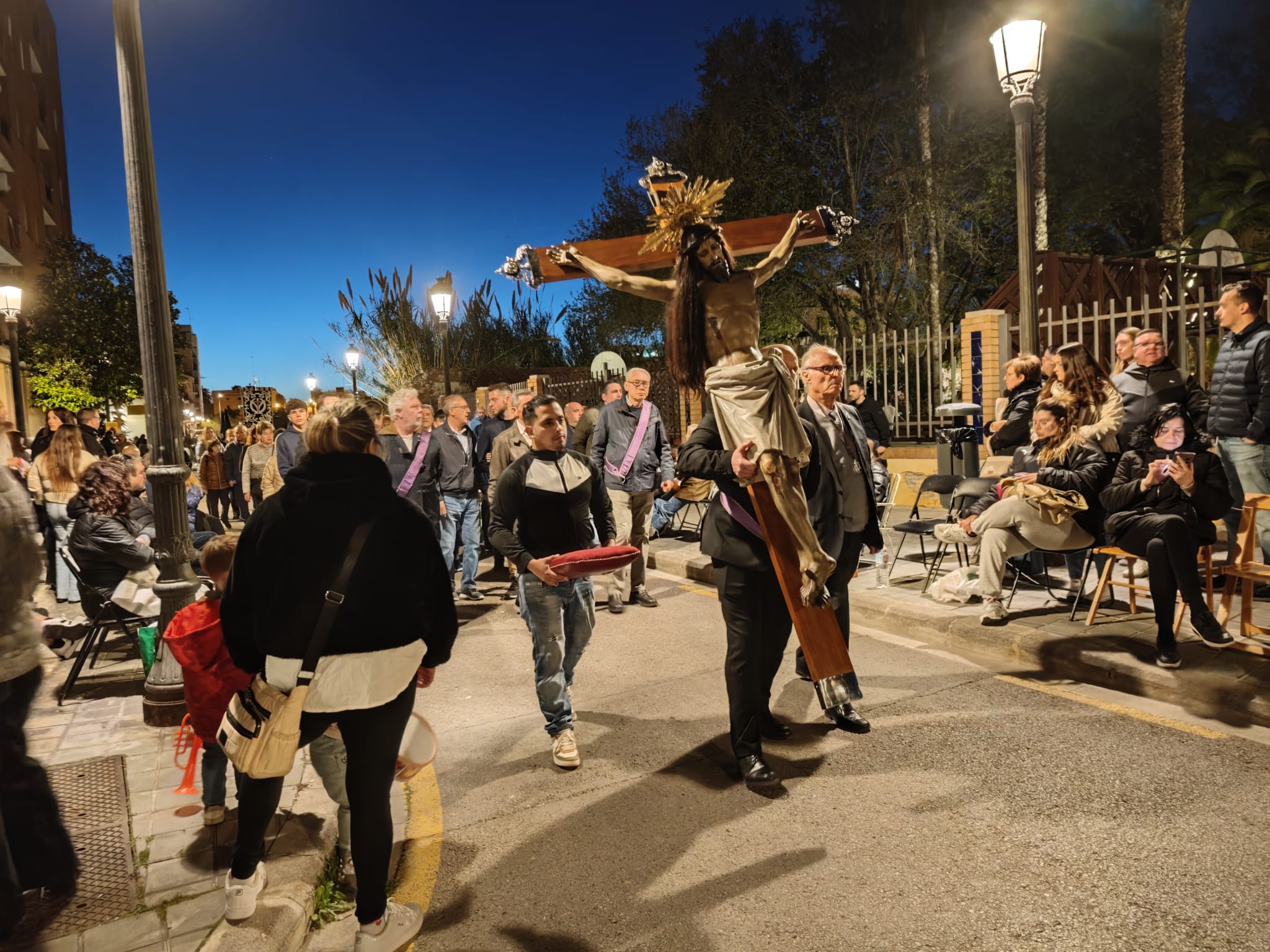 El Marítim se rinde al fervor: El Santo Entierro desborda pasión en la Semana Santa Marinera 13 WhatsApp Image 2026 04 03 at 21.23.271 copia