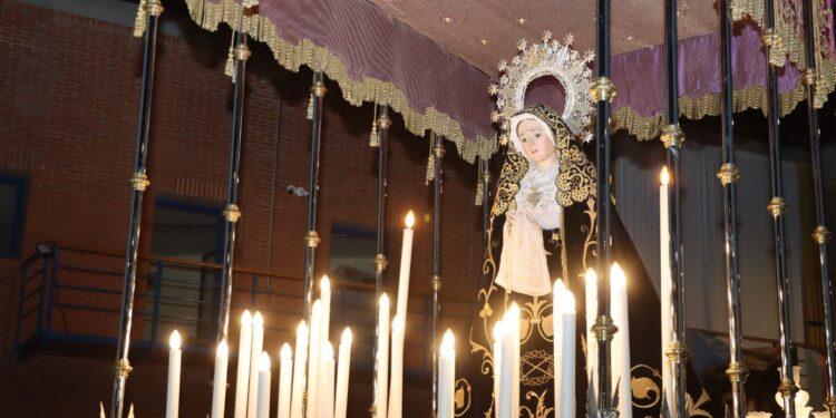 Torrent se sumergió en el fervor del Santo Entierro: una crónica de silencio, devoción y fe 1 Torrent se sumergió en el fervor del Santo Entierro: una crónica de silencio, devoción y fe