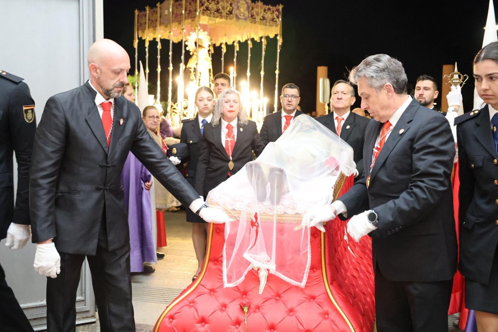 Torrent se sumergió en el fervor del Santo Entierro: una crónica de silencio, devoción y fe 7 WhatsApp Image 2026 04 04 at 09.58.05