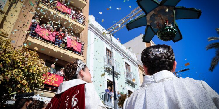 Torrent se rinde a la luz: El Encuentro Glorioso consagra el Domingo de Resurrección como el hito de la Semana Santa 1 Torrent se rinde a la luz: El Encuentro Glorioso consagra el Domingo de Resurrección como el hito de la Semana Santa