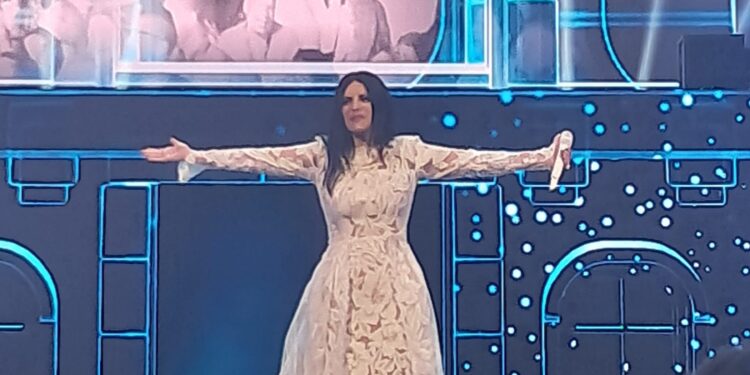 Laura Pausini conquista el Roig Arena: Una noche de récords, emoción y tecnología de vanguardia
