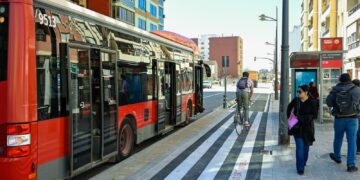 Valencia abre el último tramo del carril bici de San Vicente entre quejas de los usuarios del bus