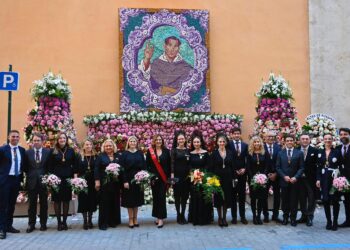 Mañana de devoción institucional a Sant Vicent Ferrer que ha acabado con la anecdótica actuación de los Bomberos 14 Mañana de devoción institucional a Sant Vicent Ferrer que ha acabado con la anecdótica actuación de los Bomberos