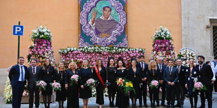 Mañana de devoción institucional a Sant Vicent Ferrer que ha acabado con la anecdótica actuación de los Bomberos