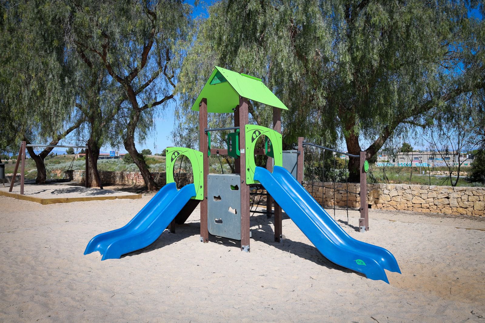 Torrent inaugura dos nuevos parques infantiles sostenibles e inclusivos en San Pancracio y Maestro Fortea 2 WhatsApp Image 2026 04 15 at 17.22.27