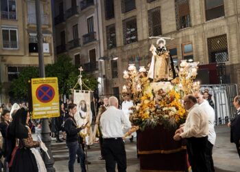 El Altar del Mocadoret despide las fiestas de Sant Vicent Ferrer con fervor y tradición