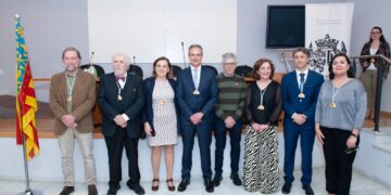 Ingres de nous membres corresponentes i de numero a l'Institut d'Estudis Valencians