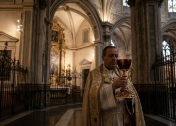 El silencio del Grial: ¿Por qué Valencia renuncia a la visita del Papa León?