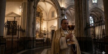 El silencio del Grial: ¿Por qué Valencia renuncia a la visita del Papa León?
