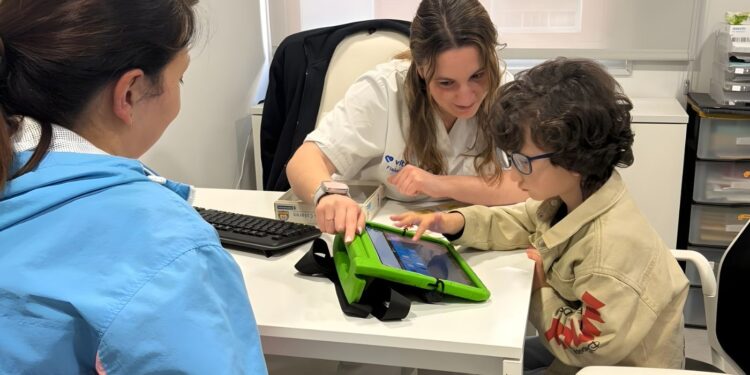 Vithas Valencia Consuelo destaca el papel de las familias como motor en el desarrollo de niños con autismo 1 Vithas Valencia Consuelo destaca el papel de las familias como motor en el desarrollo de niños con autismo