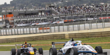 Vivek Kanthan domina en Cheste y cierra un multitudinario estreno del Racing Weekend