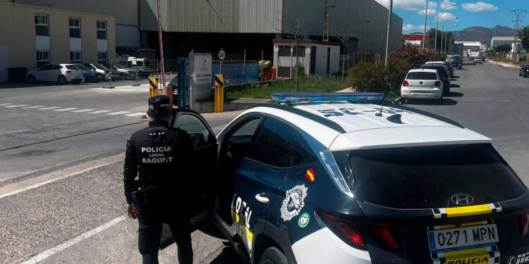 La Policía Local de Sagunto salva la vida de dos personas en menos de 24 horas tras sendos accidentes 1 La Policía Local de Sagunto salva la vida de dos personas en menos de 24 horas tras sendos accidentes