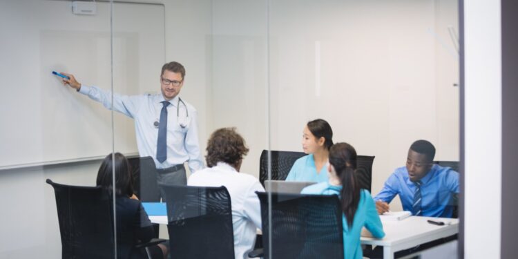 Formación sanitaria en Valencia: una apuesta creciente por el empleo y la especialización profesional