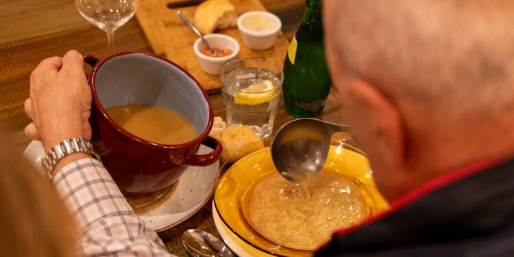 Los Gómez hacen disfrutar del puchero valenciano a más de 4.000 comensales este invierno