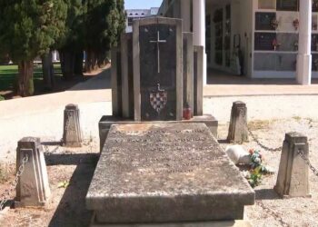 El Gobierno ordena la retirada de la simbología fascista del panteón de Vjekoslav Luburić en Carcaixent