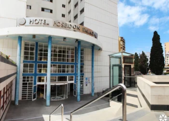 Susto en Benidorm: 7 heridos al desplomarse el techo del comedor de un hotel en plena cena