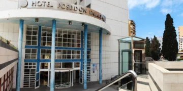 Susto en Benidorm: 7 heridos al desplomarse el techo del comedor de un hotel en plena cena