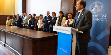 El nuevo rector de la Universitat de Valéncia Juan Luis Gandía toma posesión de su cargo
