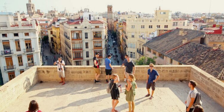 Valencia liderará la nueva Red de Destinos Turísticos Urbanos de España 1 0526 Turistas es Torres de Serrans