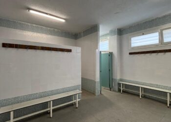 El Ayuntamiento de Valéncia invierte 36.000 euros en la remodelación de los vestuarios del campo de fútbol de la Malvarrosa