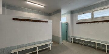 El Ayuntamiento de Valéncia invierte 36.000 euros en la remodelación de los vestuarios del campo de fútbol de la Malvarrosa