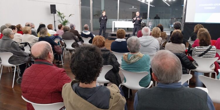 Torrent contra el fraude: Policía y Ayuntamiento ofrecen una charla de autoprotección vecinal