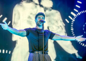 Pablo Alborán hace historia en Valencia: lleno absoluto ante más de 16.000 personas en el Roig Arena
