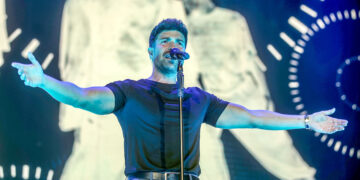Pablo Alborán hace historia en Valencia: lleno absoluto ante más de 16.000 personas en el Roig Arena