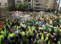 Miles de docentes colapsan las calles de Valencia en el primer día de huelga indefinida en Educación