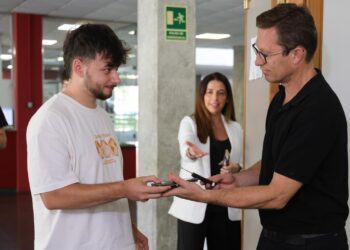 La Generalitat blindará los exámenes de la PAU con detectores para localizar móviles y dispositivos electrónicos 16 260528 EDUC Foto 2