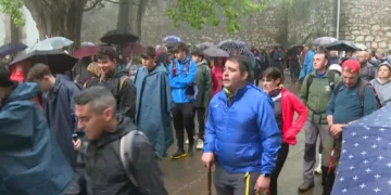 Catí mantiene viva su histórica rogativa a Sant Pere de Castellfort pese a la lluvia