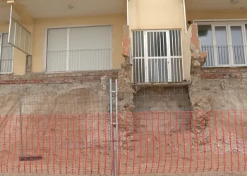 Los vecinos desalojados por la borrasca Harry en Tavernes de la Valldigna regresan a sus viviendas tras más de tres meses