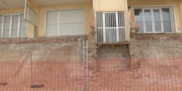 Los vecinos desalojados por la borrasca Harry en Tavernes de la Valldigna regresan a sus viviendas tras más de tres meses