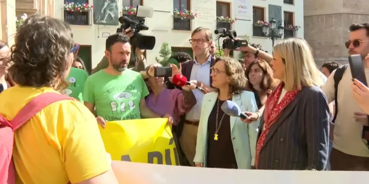 Los sindicatos amenazan con llevar a los tribunales los servicios mínimos del 100% en Bachillerato durante la huelga educativa