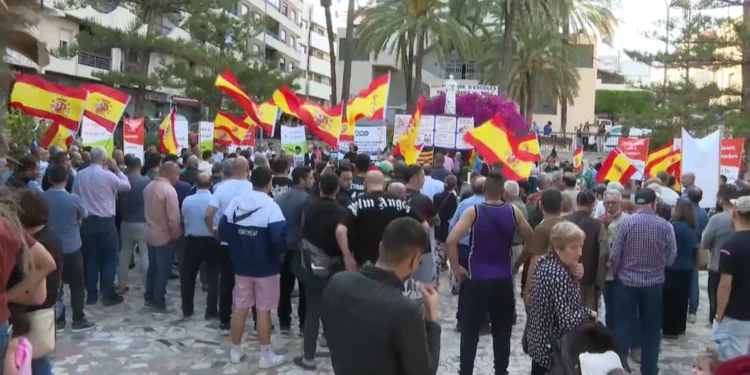La comunidad magrebí de Crevillent responde a Vox con una concentración por la convivencia y el respeto