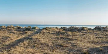 Rescatan a cinco personas en una playa de Oliva tras quedar atrapadas en el agua