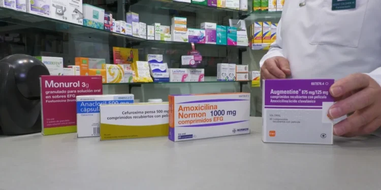 Menos pastillas por caja: Sanidad cambia los envases para frenar el mal uso de antibióticos