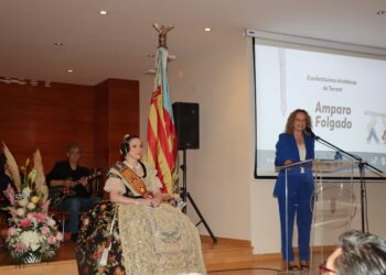 Torrent viste de gala la literatura valenciana con la entrega de premios de los II Jocs Florals "Torrent Gran Ciutat"