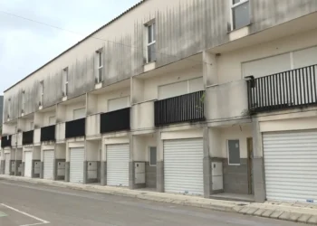 Una promoción de 11 viviendas inacabadas en Bellús sale a la venta en Wallapop por 560.000 euros