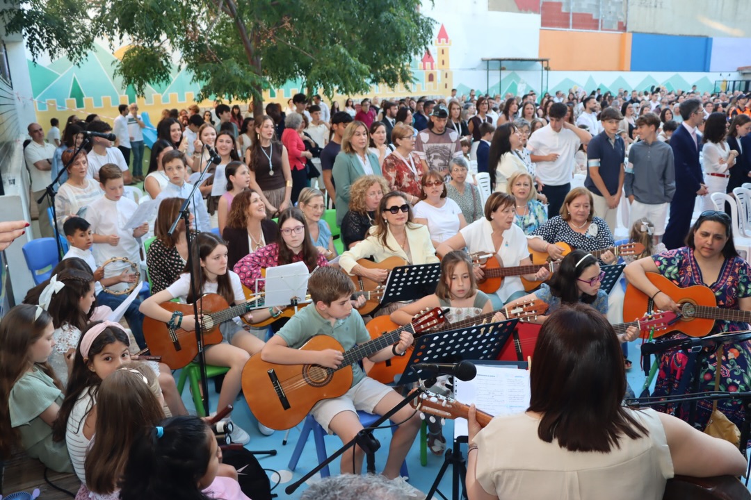 Torrent se vuelca con la comunidad salesiana en la festividad de María Auxiliadora 5 708006279 18585757606062066 3353185676212243857 n