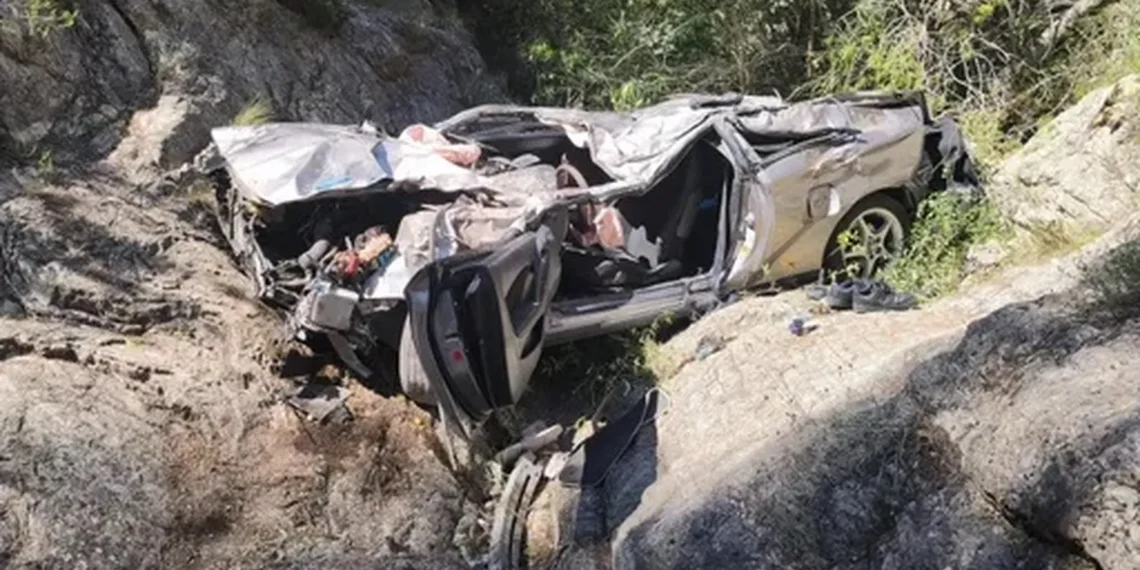 Muere un joven de 18 años tras caer un coche por un barranco de 150 metros en Polop 1 Muere un joven de 18 años tras caer un coche por un barranco de 150 metros en Polop