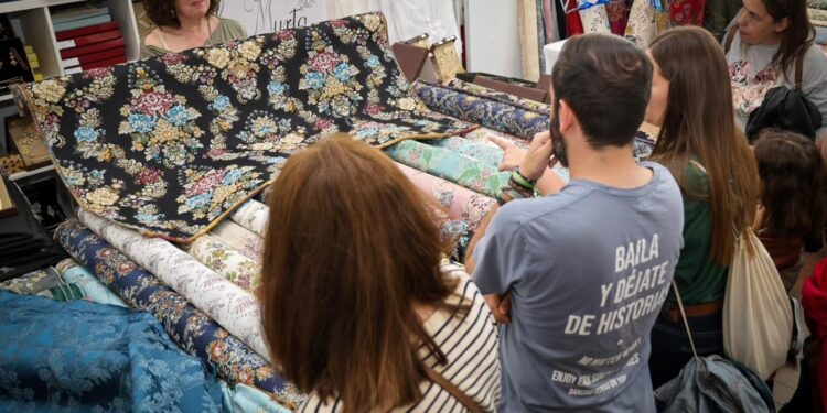 Torrent se consolida como capital de la indumentaria valenciana con la apertura del III Showroom Fallero