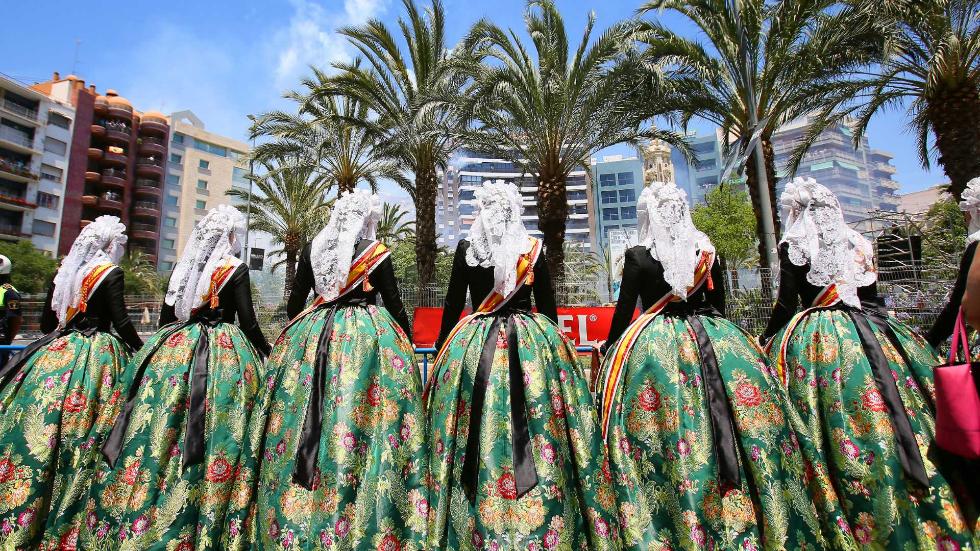Alicante adelanta la plantà de Hogueras 2026 y prepara los primeros cortes de tráfico desde el 17 de junio 1 Bellees Fogueres de Sant Joan Alacant