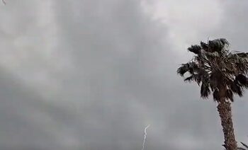 El temporal de lluvia y granizo barre la Comunitat Valenciana de sur a norte