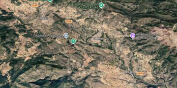 Un rayo desata las alarmas en Chelva y obliga a movilizar con urgencia medios aéreos y terrestres