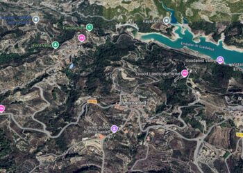 Alarma en la Marina Baixa: un incendio forestal en Benimantell moviliza un amplio dispositivo de emergencias