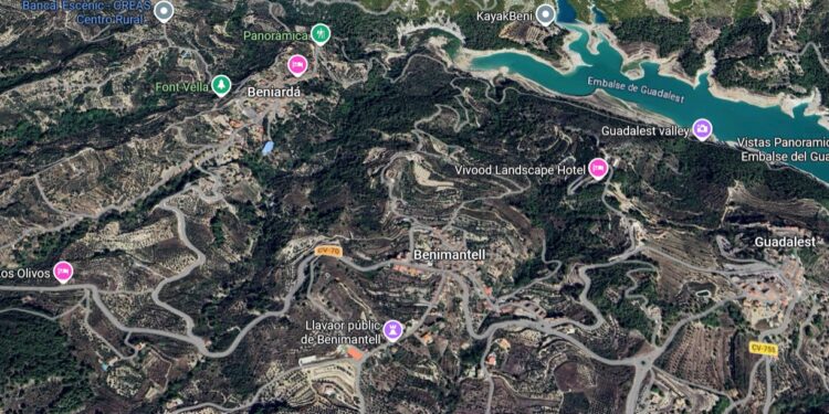 Alarma en la Marina Baixa: un incendio forestal en Benimantell moviliza un amplio dispositivo de emergencias