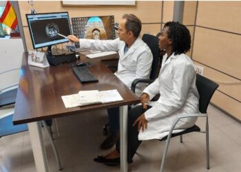 Surg For All forma a la primera médica en el hospital Vithas Valencia 9 de Octubre para impulsar la atención urológica en Liberia