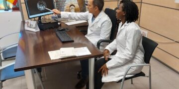Surg For All forma a la primera médica en el hospital Vithas Valencia 9 de Octubre para impulsar la atención urológica en Liberia